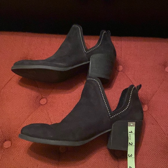 Crown Vintage Woody Black Leather Ankle Bootie - Picture 4 of 10